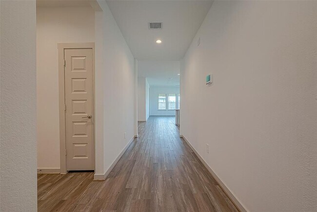 Building Photo - 29326 Red Rocks Pk Dr