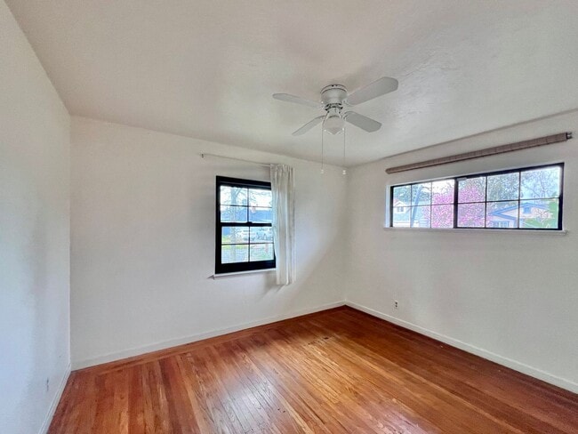 Building Photo - 3 Bed / 1.5 Bath | Thornwood Terrace Home ...