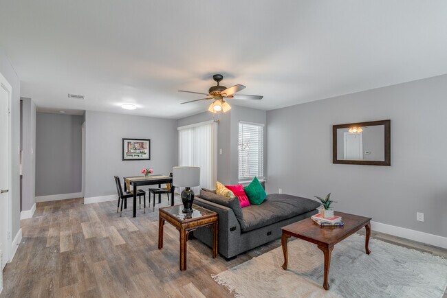 Building Photo - 2516 Palo Verde Dr