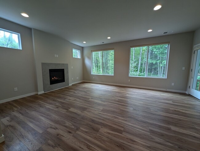 Building Photo - Pristine Bremerton 3 Bedroom Home AVAILABL...