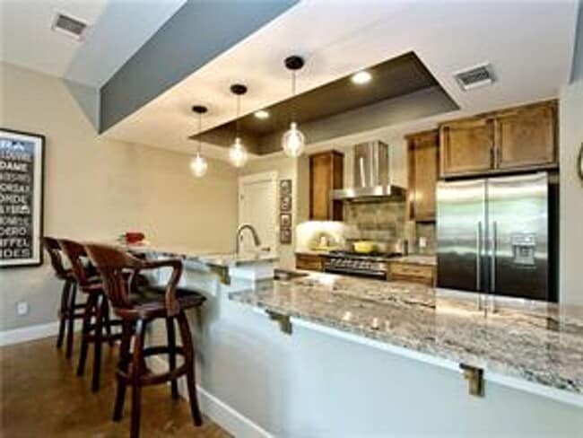 Building Photo - 804 E 47th St