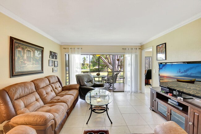 Building Photo - 5715 Fairway Park Dr