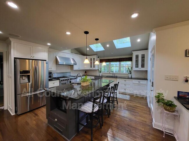 Building Photo - 363 Indian Hills Trail
