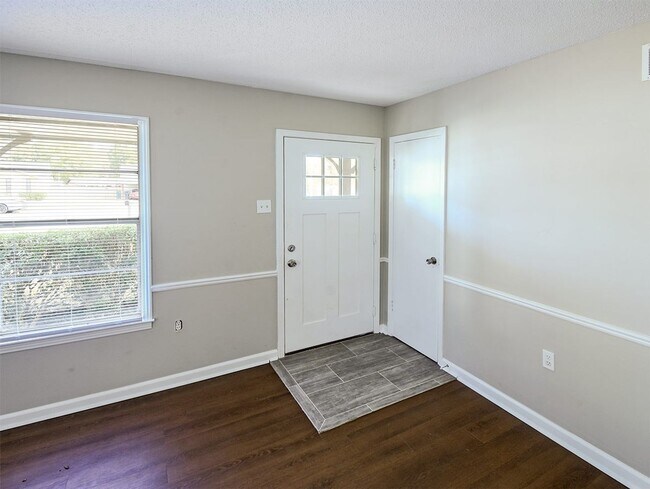 Building Photo - Fully updated 3 bed, 1.5 bath home with wonderful curb appeal north of Memphis.