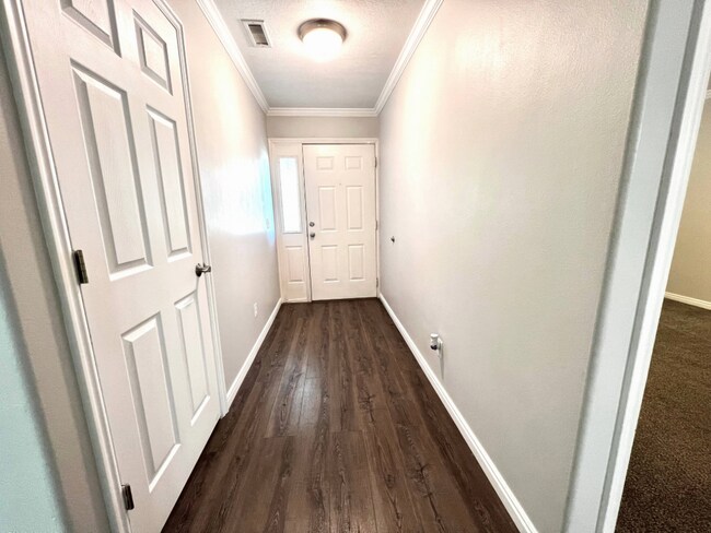 Building Photo - 720 E 1500 S