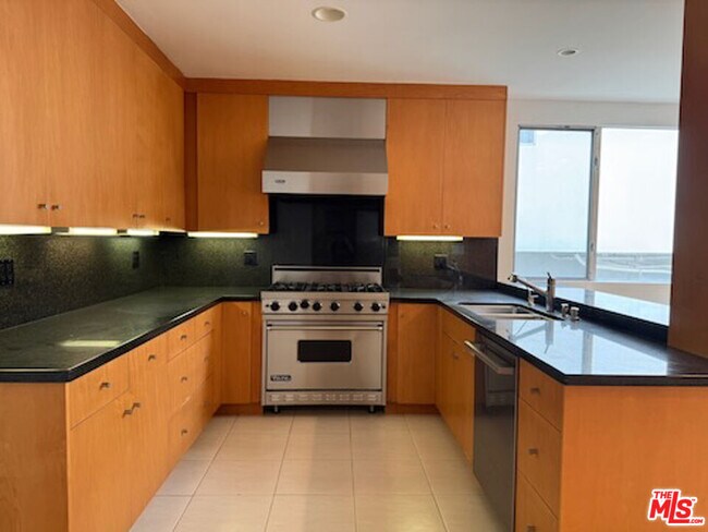 Building Photo - 1655 Selby Ave