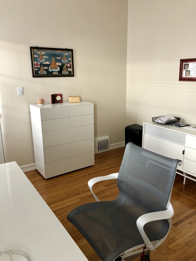 Guest Bedroom - 827 12th St