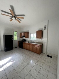 Building Photo - 164 Forest Ave