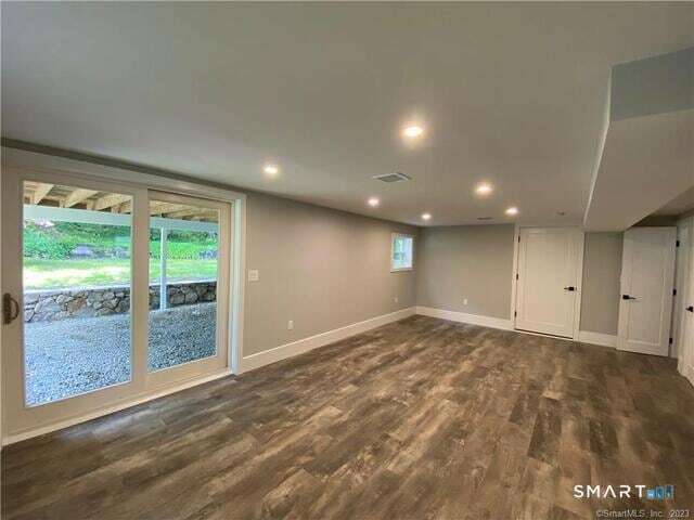 Building Photo - 10 Donohue Dr