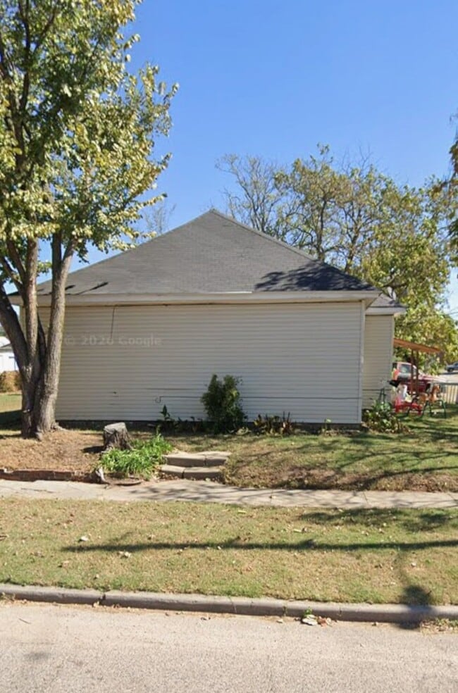 Building Photo - 301 N Aydelotte Ave