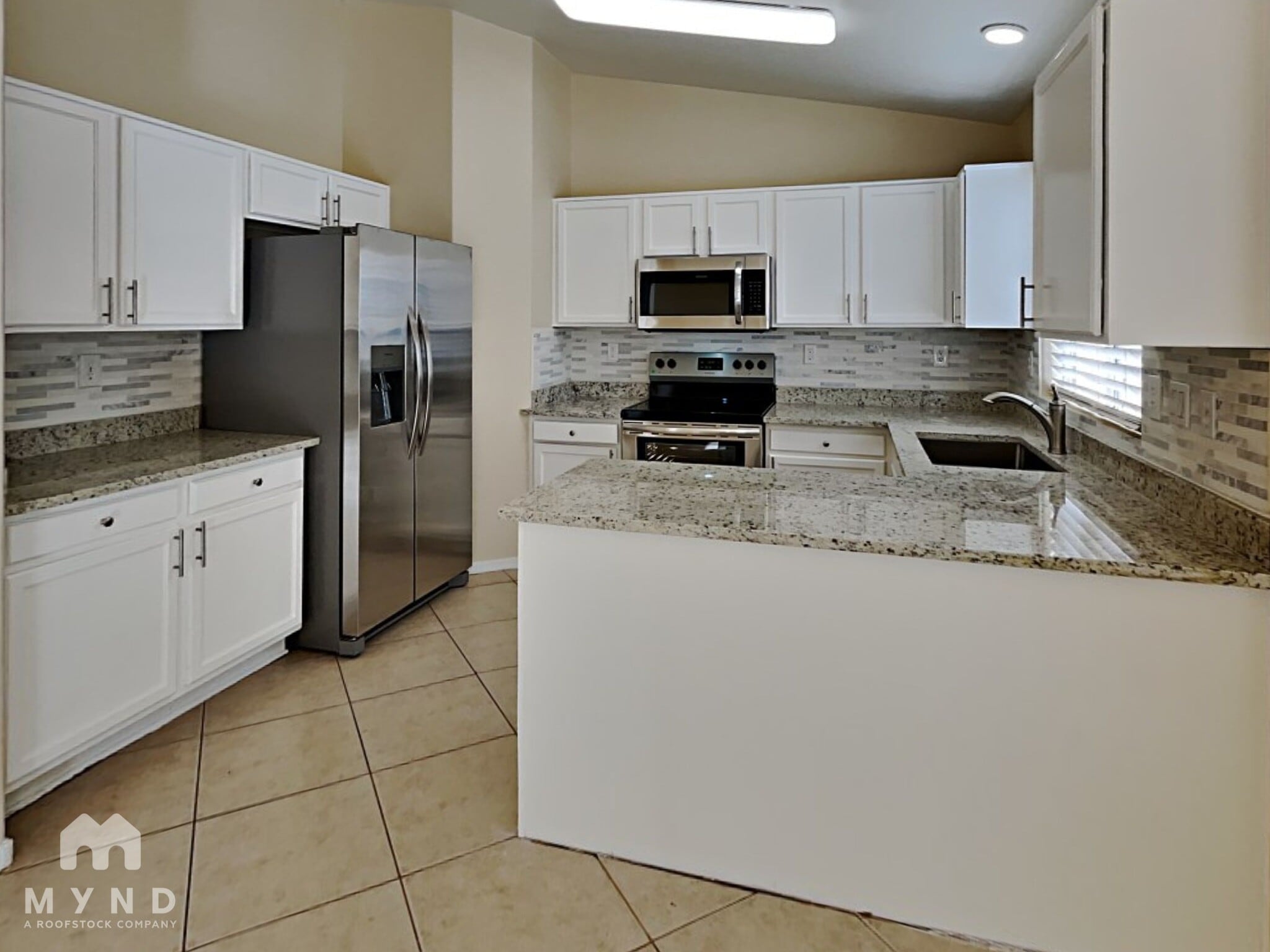 Building Photo - 8520 W Palm Ln