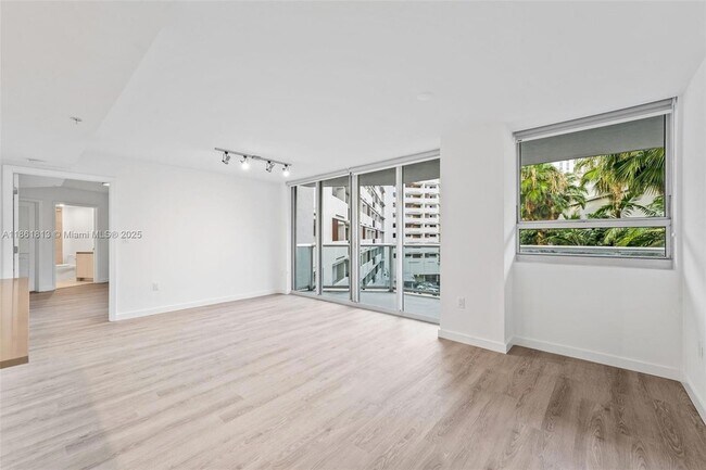 Building Photo - 1500 Bay Rd