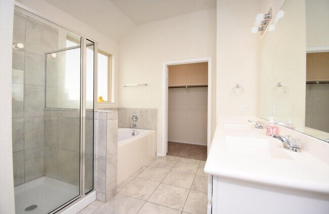 Building Photo - 9431 Summer River Dr