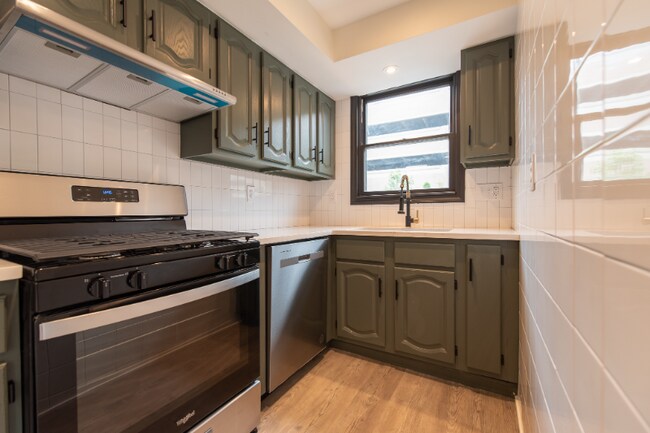 Primary Photo - 32 Cargill St