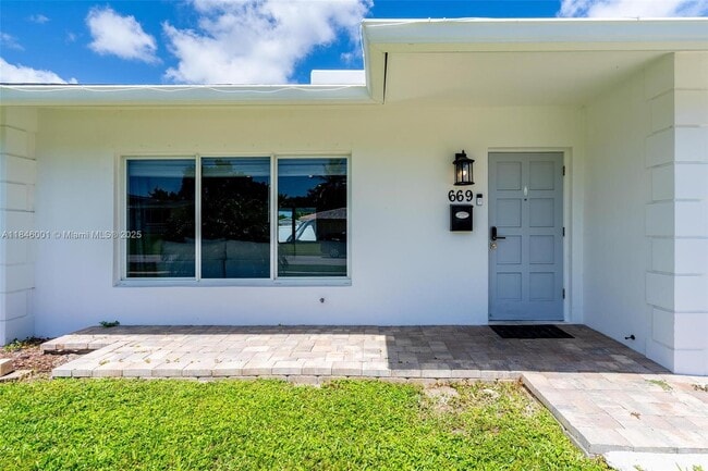 Building Photo - 669 NW 15th Ave