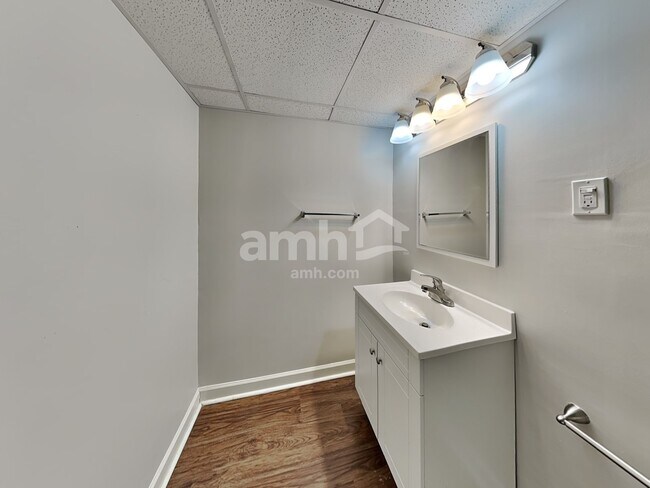 Building Photo - 6377 Beecher Ct