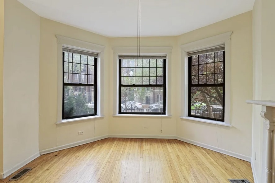 Building Photo - 5120 N Kenmore Ave