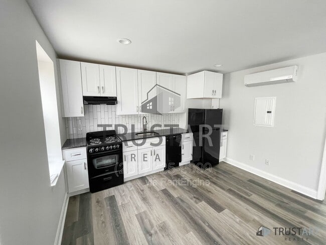 Building Photo - 4732 Longshore Ave