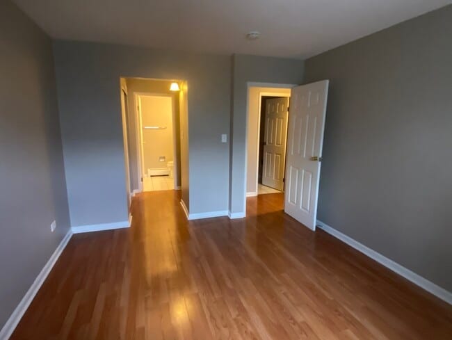 Building Photo - 238 Shorewood Dr