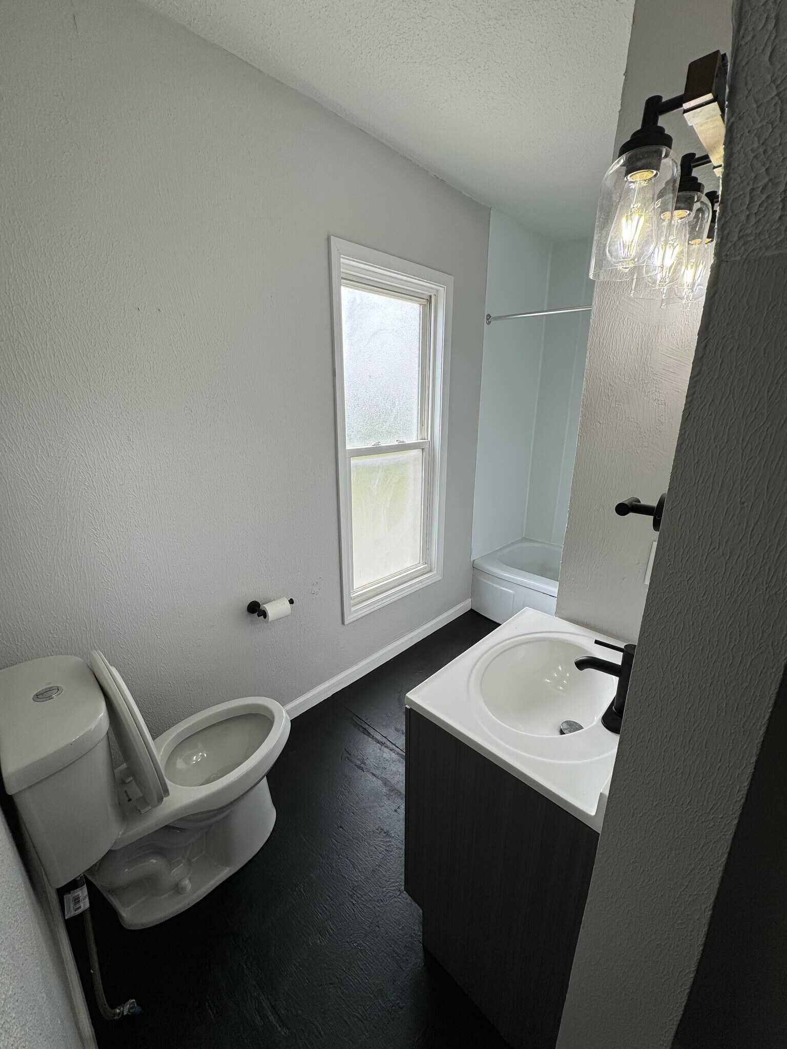 Building Photo - 3860 E 72nd St