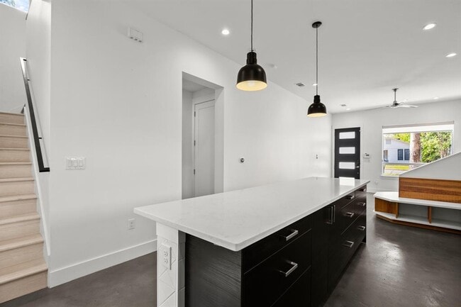 Building Photo - 4608 Santa Anna St