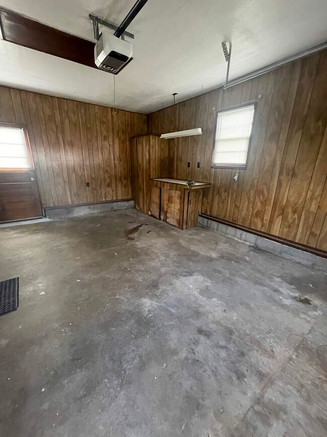 Building Photo - 2 Bedroom / 1 Bath - DALEVILLE