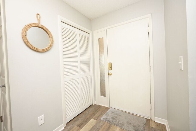 Building Photo - 55 Bay Dr