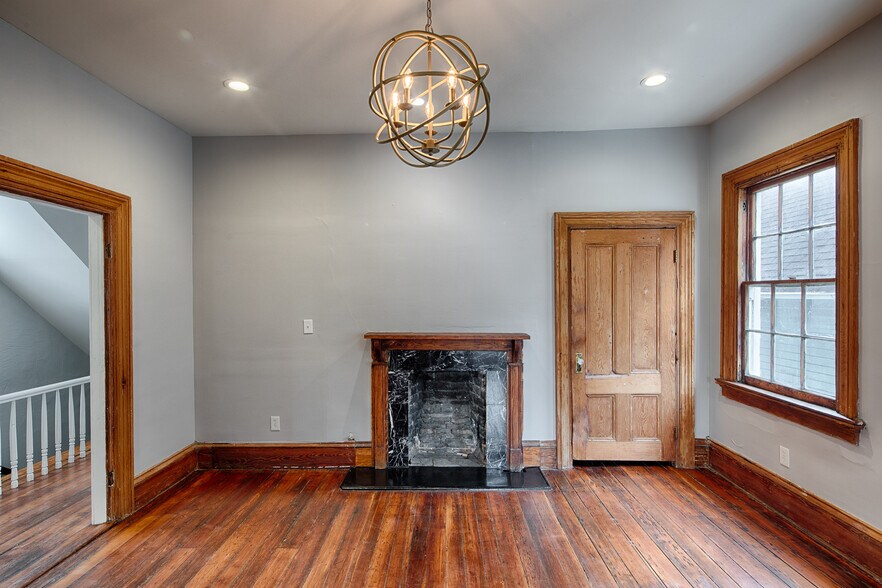 Building Photo - 203 W Waldburg St