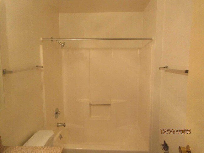 Building Photo - Available May 2026 Germantown -Two Bedroom lower includes off street parking