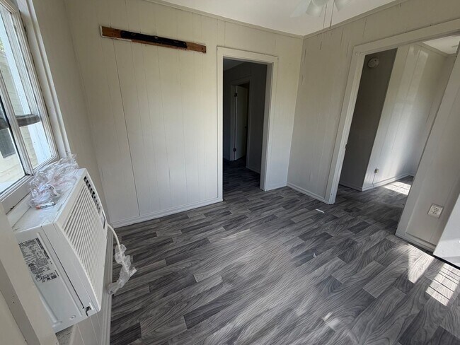 Building Photo - FOR RENT in LAFAYETTE!