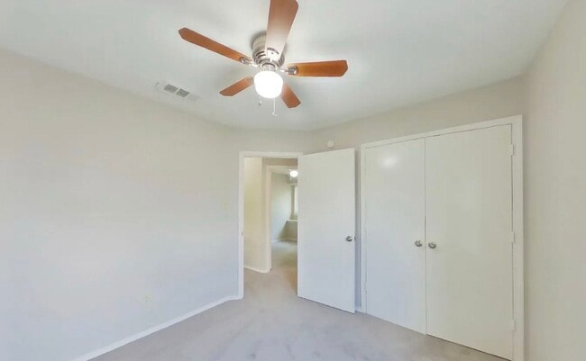 Building Photo - MOVE IN READY