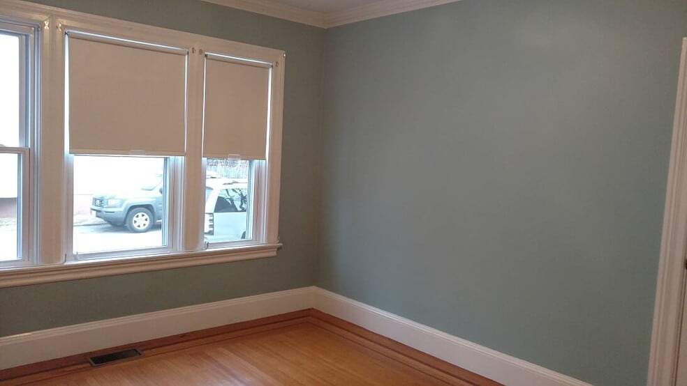 MIDDLE BEDROOM - 40 Chestnut Ave