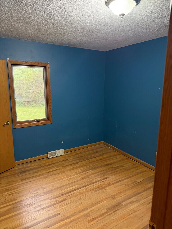 Building Photo - 713-713 13th Ave