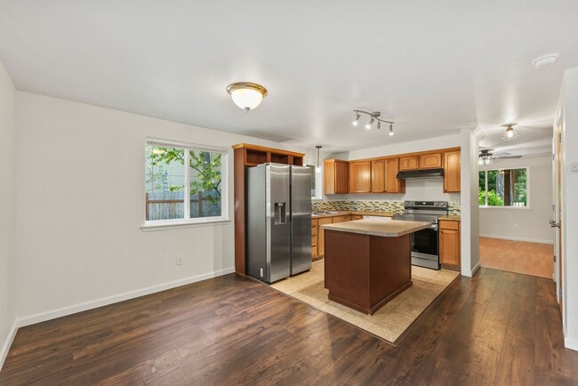 Building Photo - Clearwood Community Home in Yelm For Rent!...