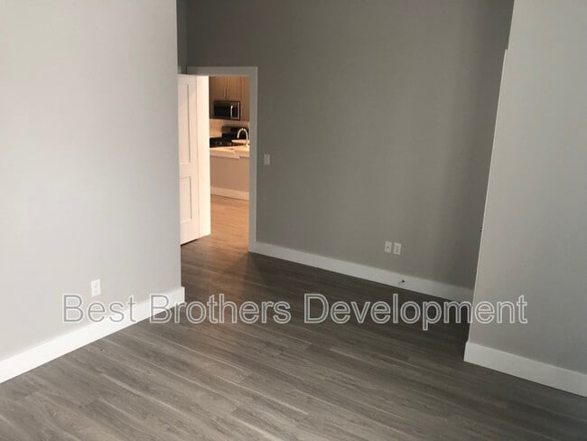 Building Photo - 4779 South Park Ave