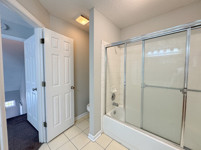 Building Photo - 8 Clayton Ln