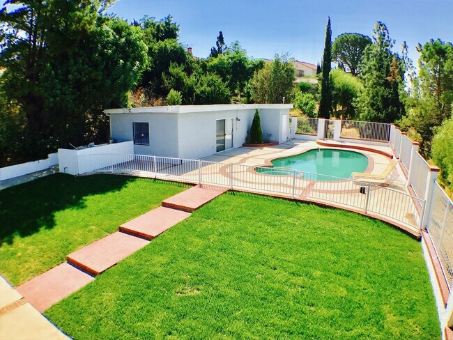 Building Photo - Very Spacious home in the desirable Porter Ranch area with a separate detached guest house