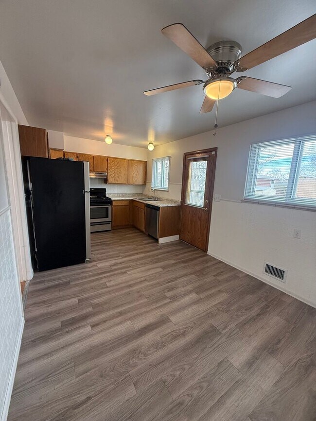 Building Photo - $0 DEPOSIT OPTION, CHARMING 3 BED 2 BATH TRADITIONAL HOME!! HUGE YARD, STEPS FROM PEORIA STATION