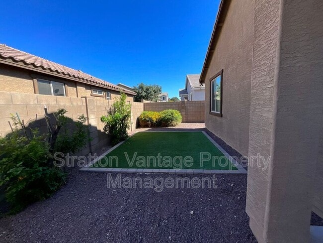 Building Photo - 3432 E Russell St