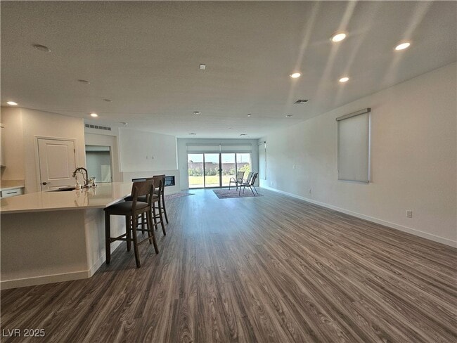 Building Photo - 6516 Twin Brks Ave
