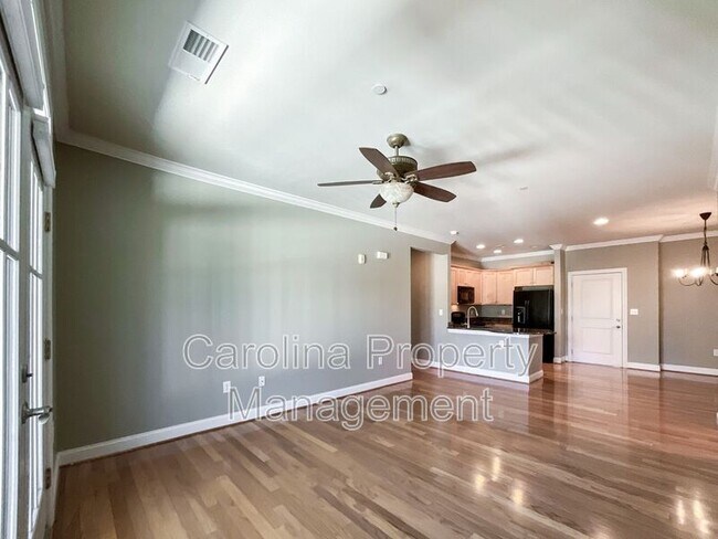 Building Photo - 518 Clarice Ave
