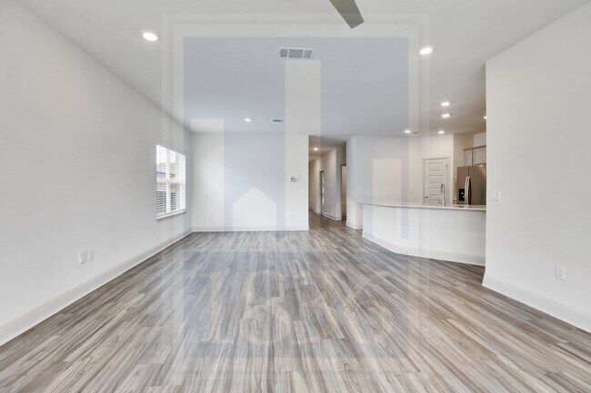 Building Photo - 18001 Umberto Dr