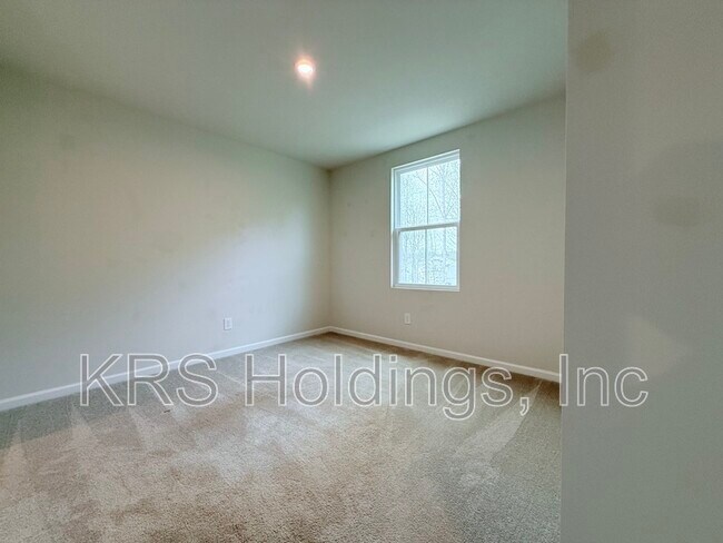 Building Photo - 379 Hunting Wood Dr
