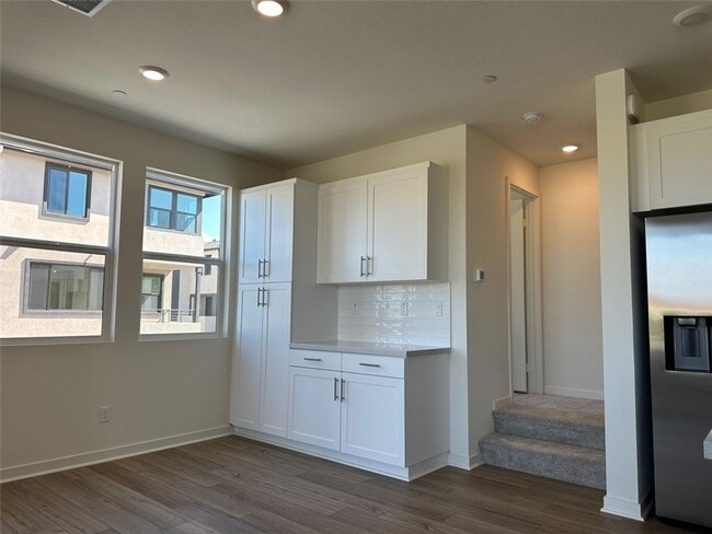 Building Photo - 2957 W Lincoln Ave