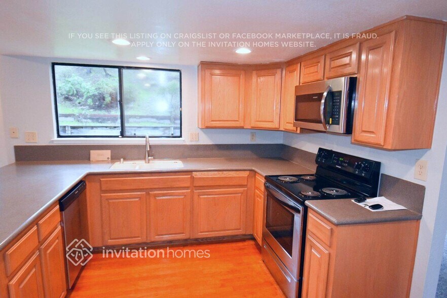 Building Photo - 3855 Rockford Dr