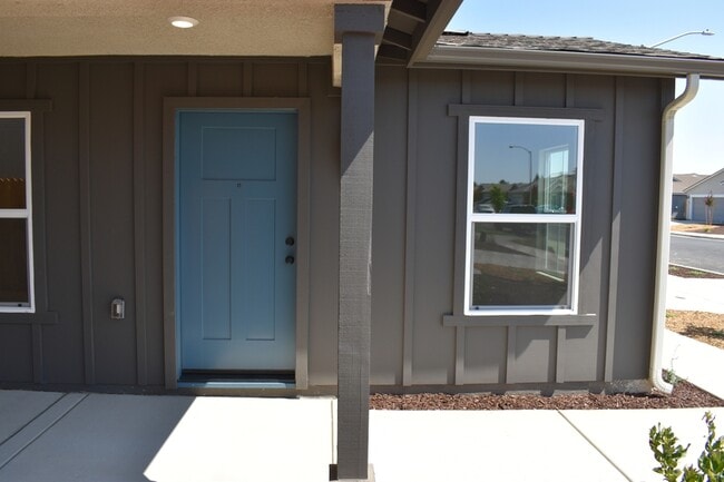 Building Photo - 4049 Cinnabar Ave