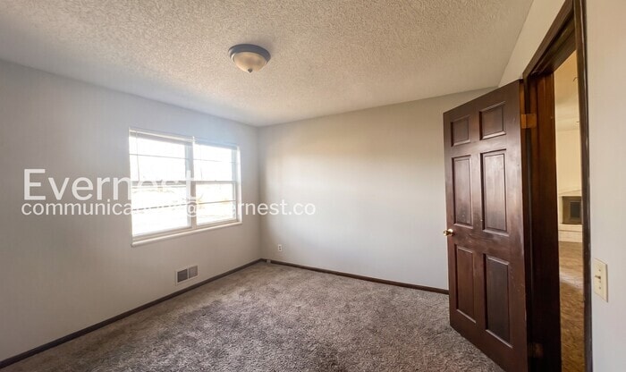 Building Photo - 2356 S Crysler Ave