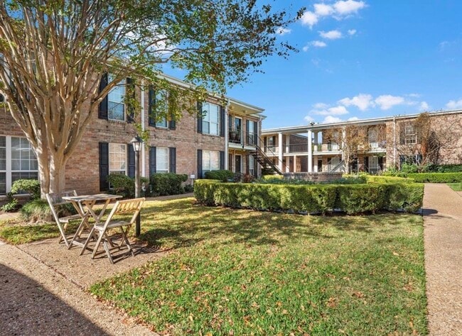 Building Photo - 6402 Del Monte Dr