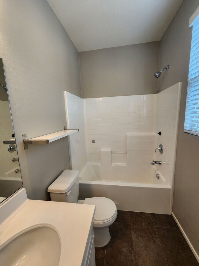 Building Photo - Gorgeous two bedroom home with 2.5 bathroo...