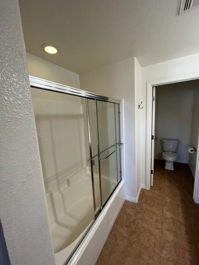 Building Photo - 838 Tarragon Ln